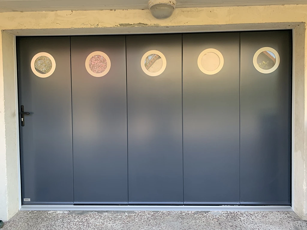 Porte de garage sectionnelle latérale - Déclic Habitat