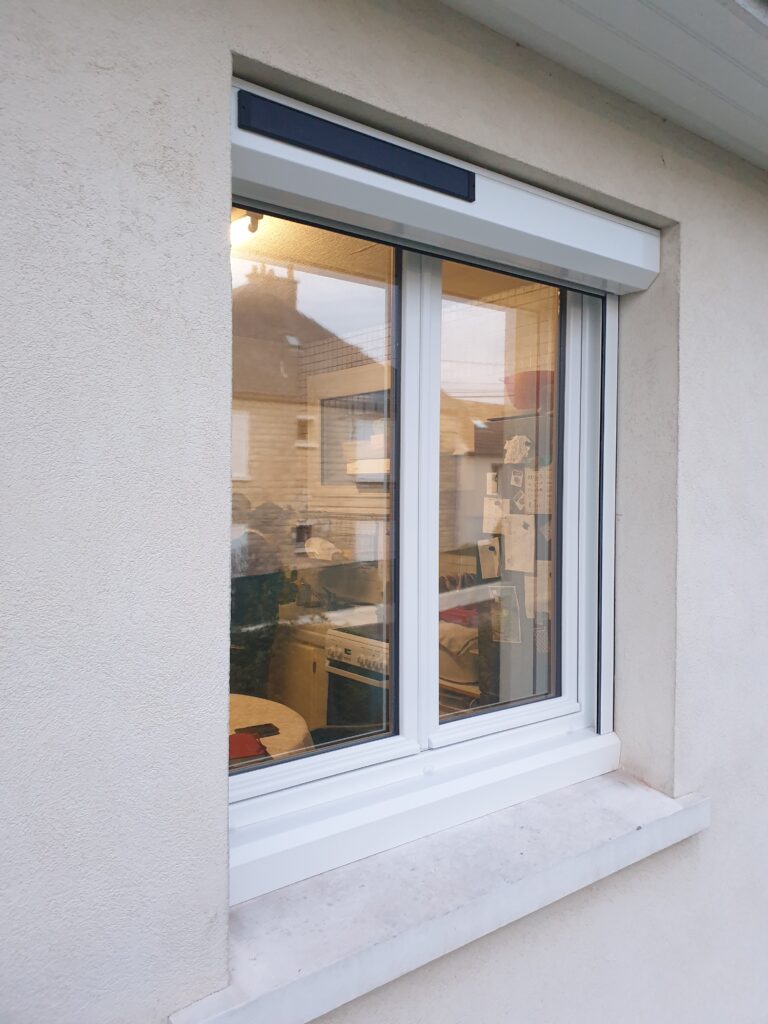 Fenêtre alu - Volet roulant solaire aluminium - Couleur Blanc - Déclic Habitat